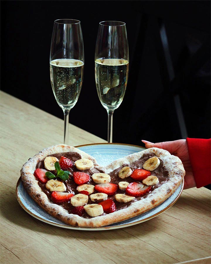 heart pizza
