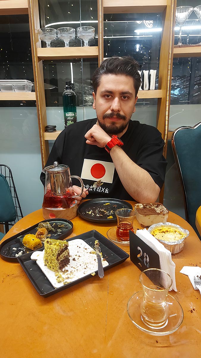 کافه کیک و باقلوا مهرشهر