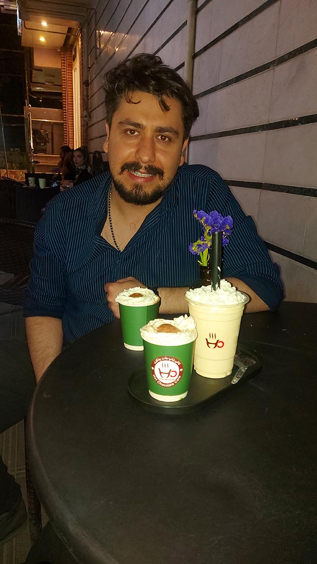 هات چاکلت در کافه