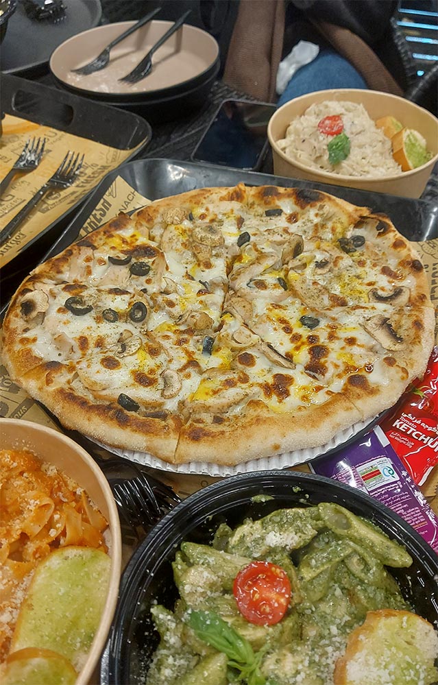 پیتزا چیکن آلفردو پیتزا چیکن آلفردو