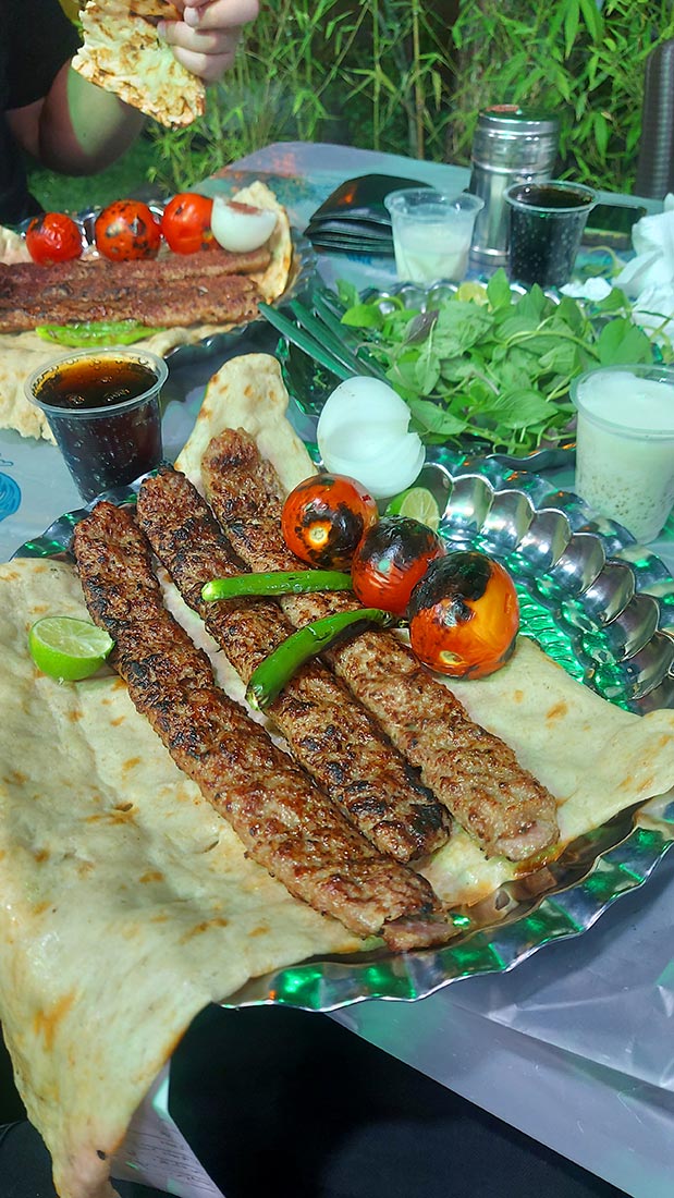 کباب کوبیده با نان سنگک