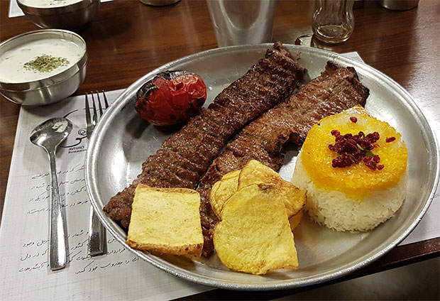 رستوران آويشو تهرانپارس