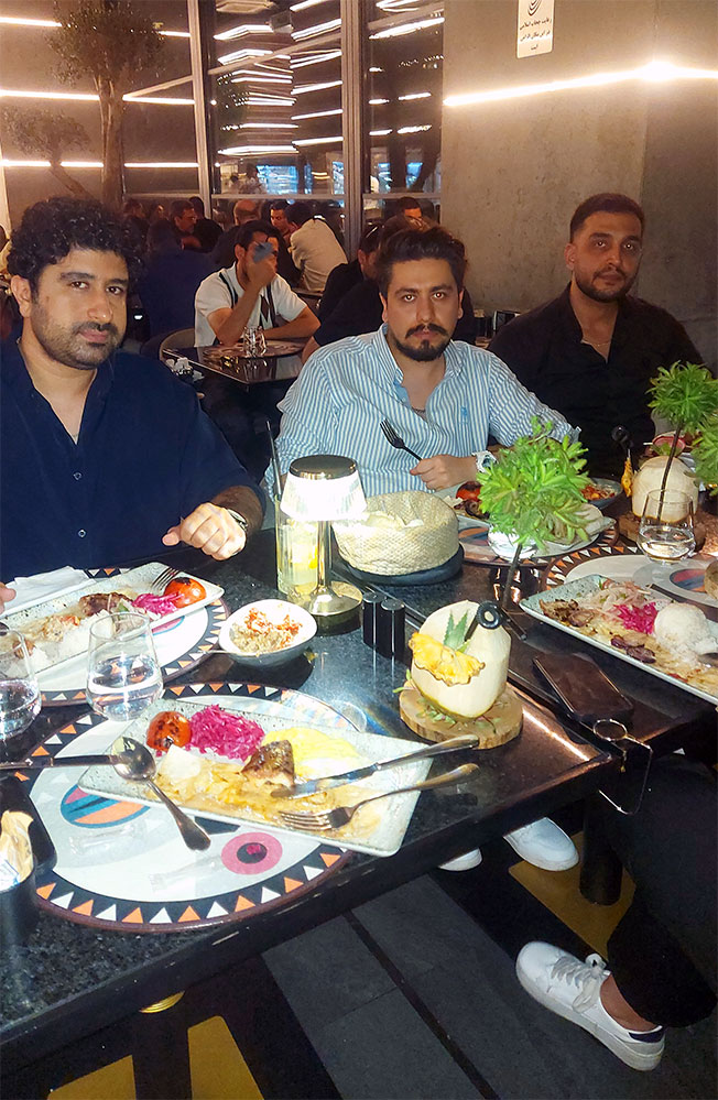 رستوران کاشی بیاض فرشته تلفن