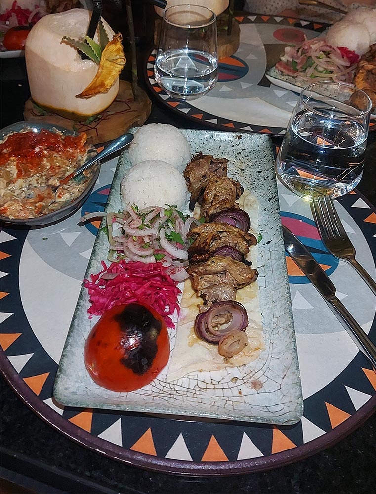 رستوران کاشی بیاض پالادیوم