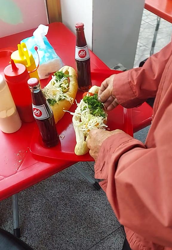 ساندویچ فلافل و نوشابه