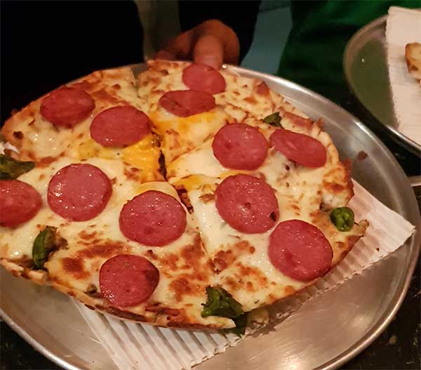 پیتزا فروشی سه فر