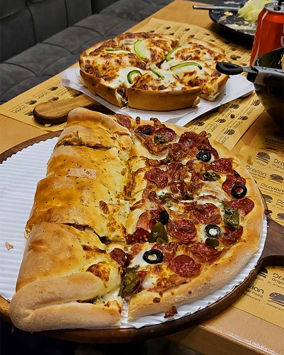 پیتزا ایتالیایی کالزونه پپرونی