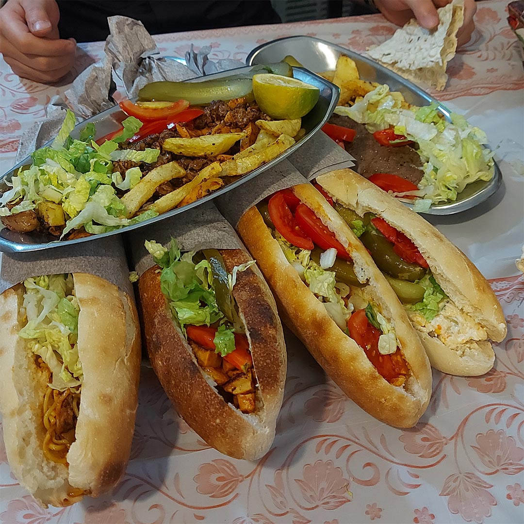 رستوران بهشتی در خیابان خاقانی تهران با ساندویچ نوستالژی