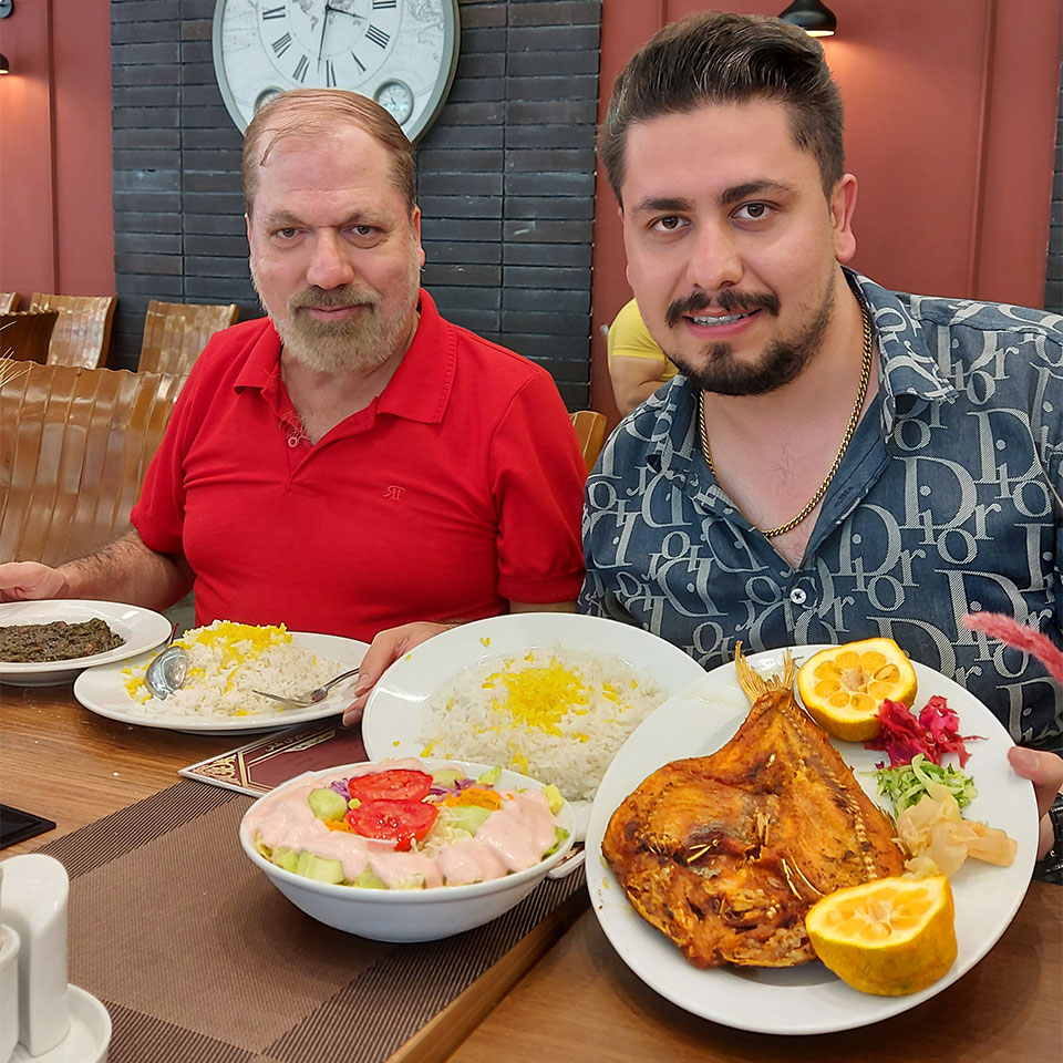 رستوران شالی لاهیجان گیلان با ماهی سفید