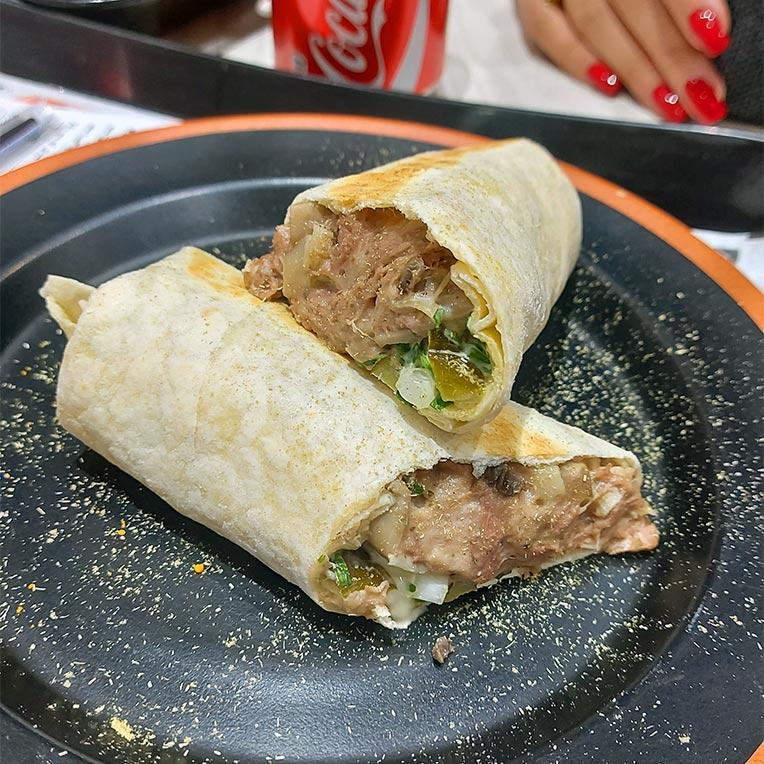 رستوران لقمه بار در فودکورت عرش آجودانیه تهران