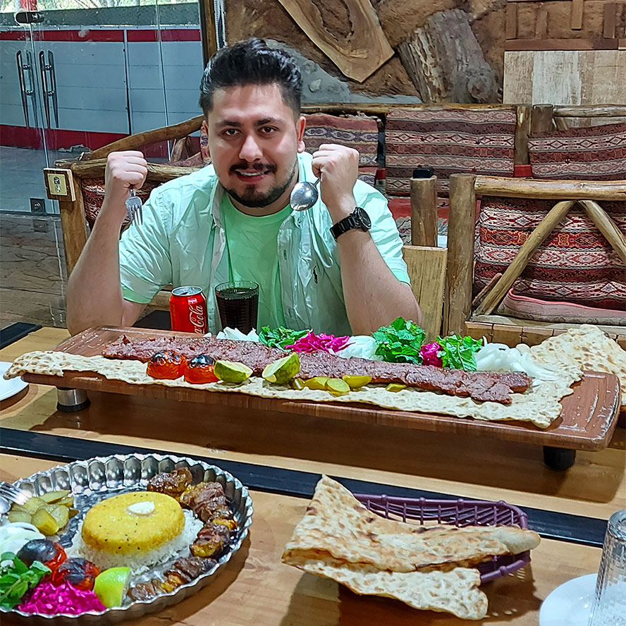 رستوران مظفریه در ائل گلی تبریز با چوخ اوزون کباب دراز