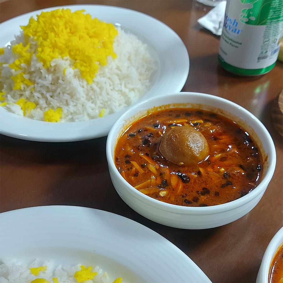 رستوران کرمانشاهی نژیوران در کرج با خورشت خلال