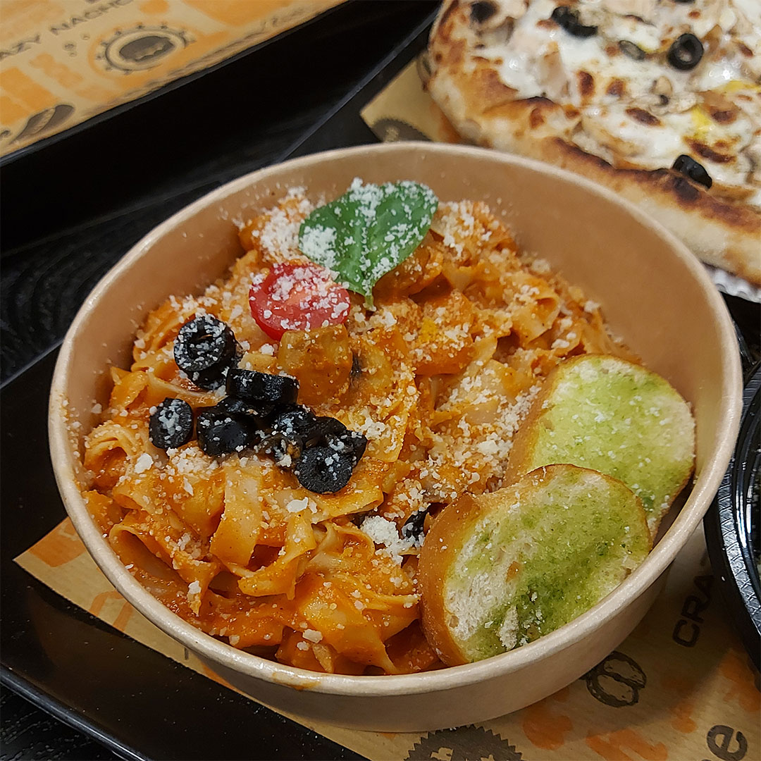 رستوران گوستو ایتالیانو در مهرشهر کرج با پاستا دست ساز