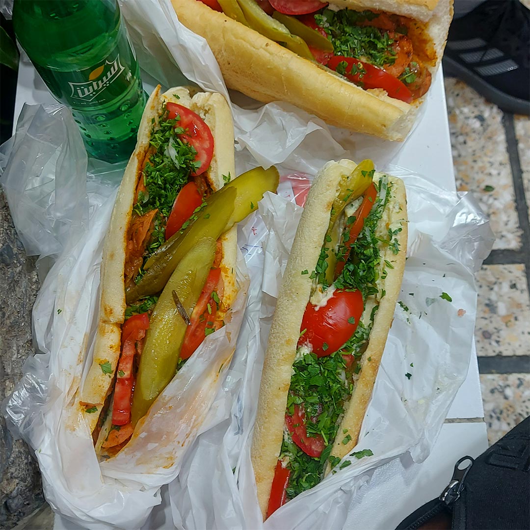 ساندویچ یگانه در سهروردی نیلوفر تهران