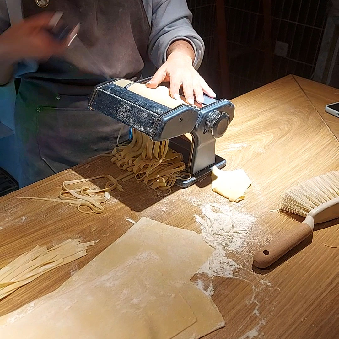 فرش پاستا در مهرویلا کرج با پاستای دست ساز