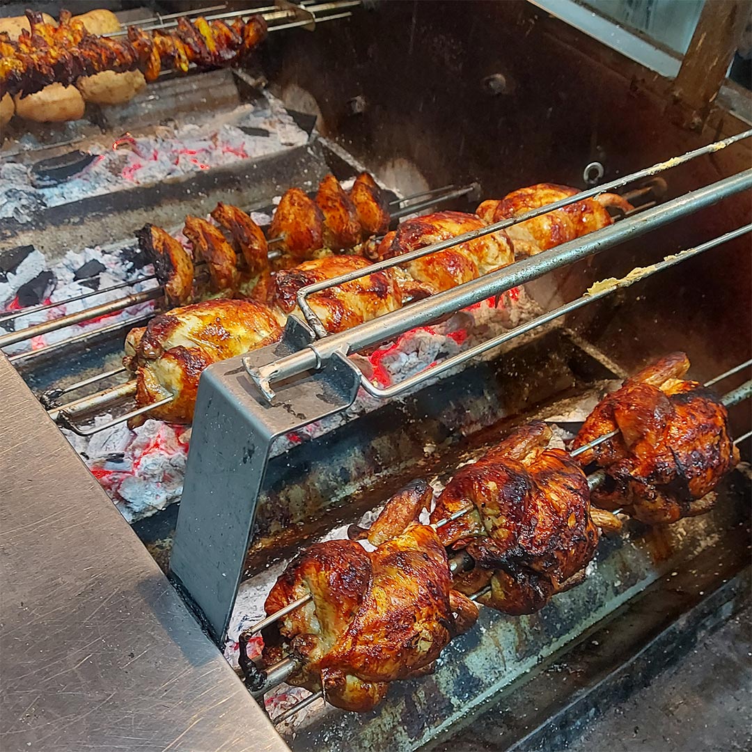 مرغ بریان ذغالی چیکن پلاس نادری در تهران بلوار آیت الله کاشانی – اولین مرغ ذغالی ایران