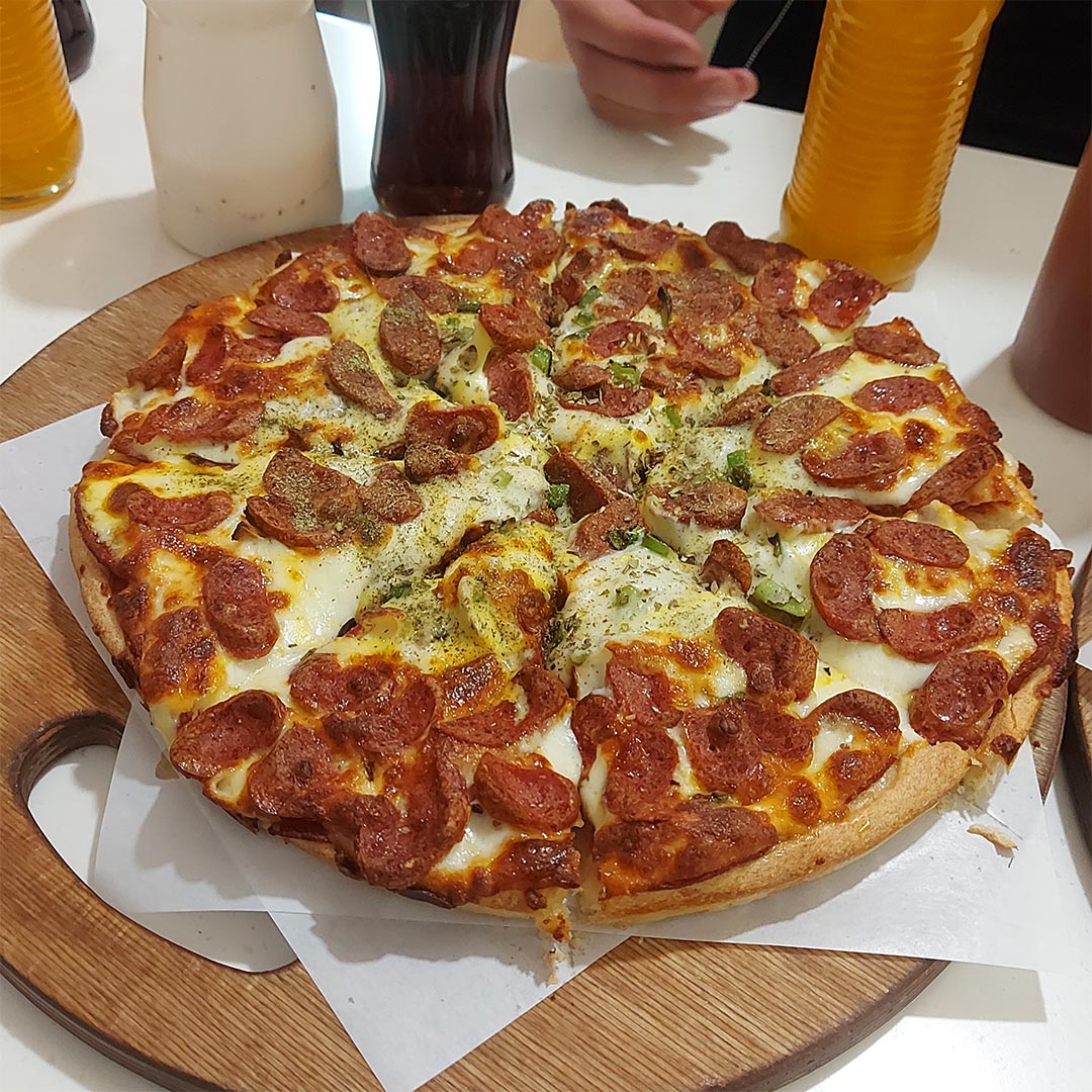 پیتزا کلبه در خیابان مطهری تهران