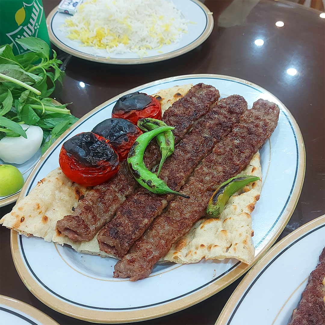 کبابی رضا ملی در کرج بلوار دانش آموز