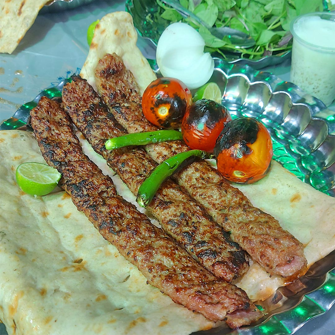 کبابی عرب زاده در خیابان باستان تهران
